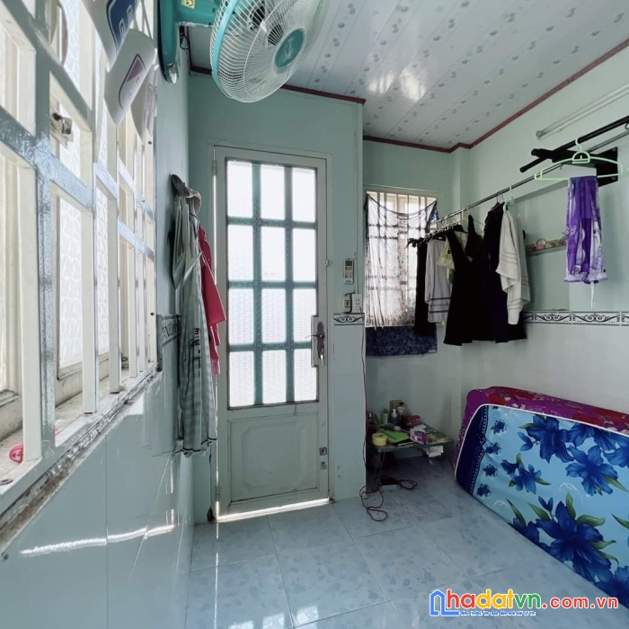 Bán nhà rẻ hẻm xe hơi đoàn văn bơ q4 ngang 3x6m - 5 tấm có 2 tỷ hơn
 giảm 100triệu 3phòng ngũ 4wc