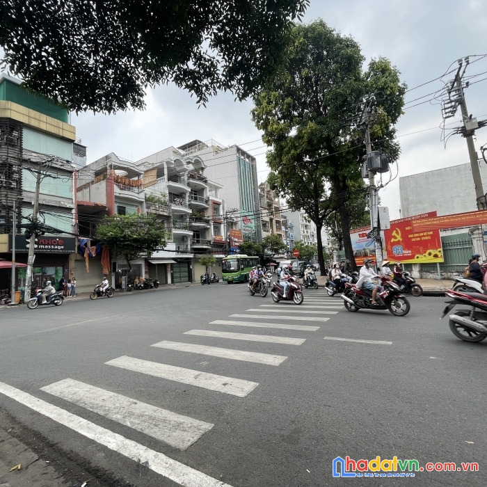 Xuân diệu tân bình- bên hông triễn lãm 48m2