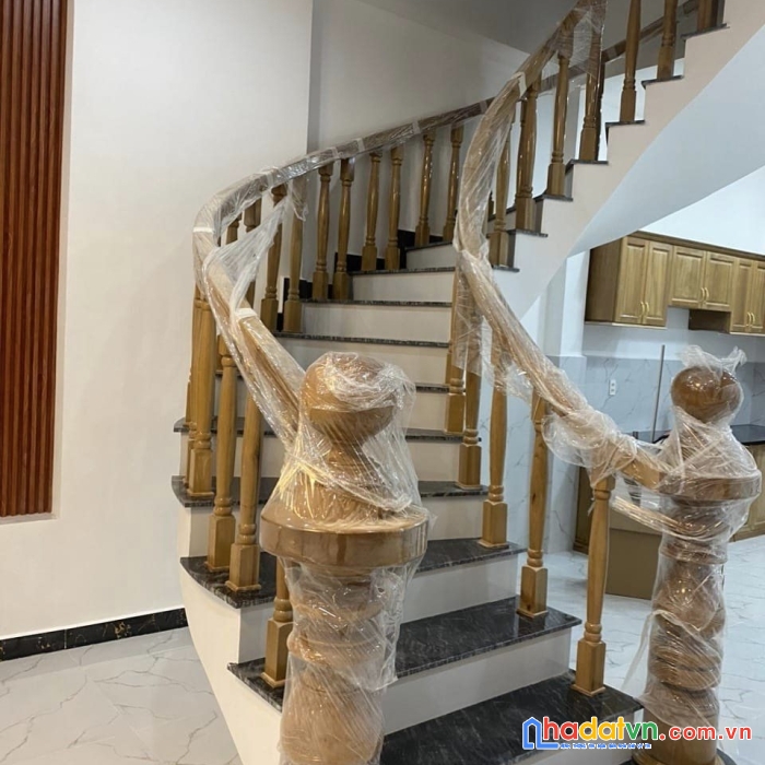 Giảm giá bán gấp nhà đẹp đẹp kqh nguyễn hữu cầu, đà lạt giá 8.3 tỷ -> 7.3 tỷ