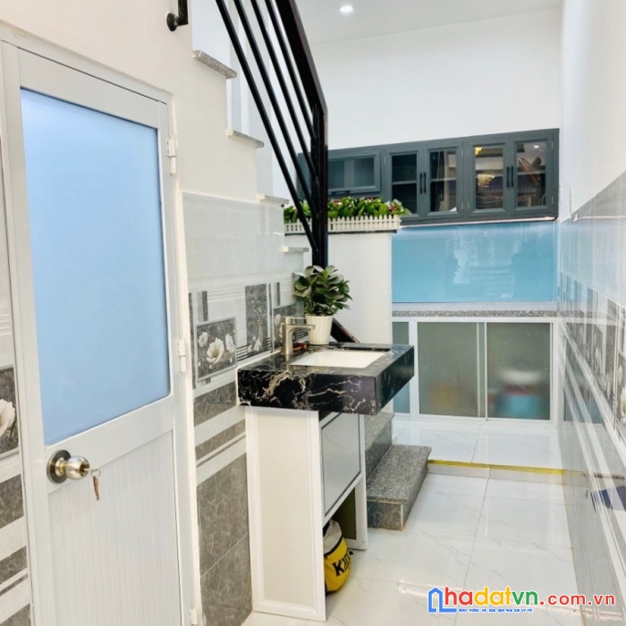 Nhà nhỏ, mới 2 tầng hẻm thông nguyễn chế nghĩa p12q8 - 2.48 tỷ