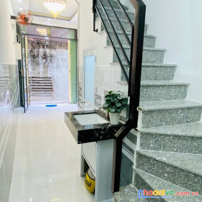 Nhà nhỏ, mới 2 tầng hẻm thông nguyễn chế nghĩa p12q8 - 2.48 tỷ