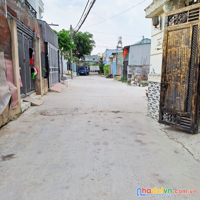 Hiếm lô góc 3 mặt tiền thạnh xuân 52 - hxh tới đất - 132m2, ngang 8m - chỉ hơn 3 tỷ.