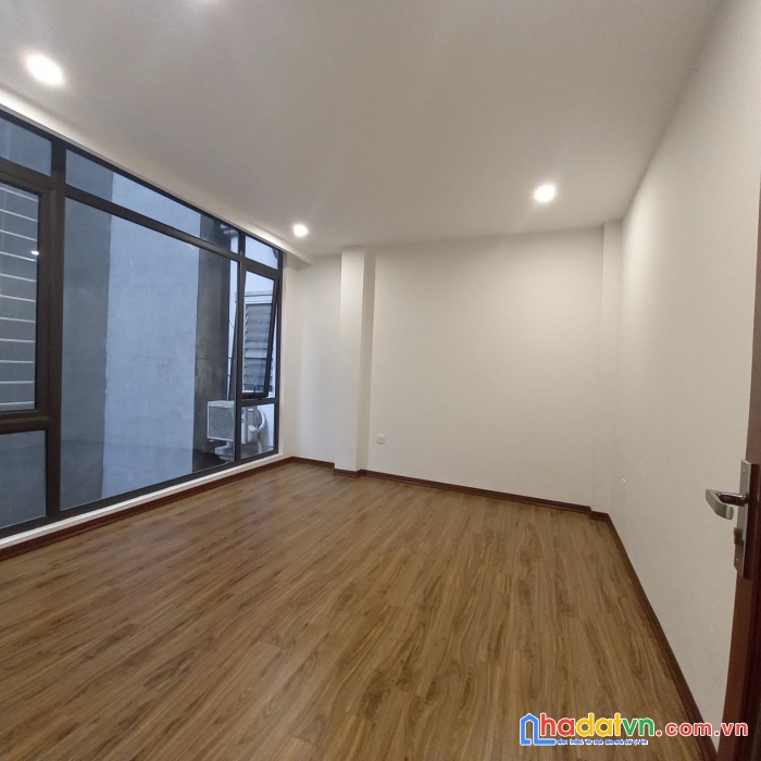 Chủ nhà cần bán gấp nhà riêng nguyễn trãi 68m 3 tầng mặt tiền 4m ngõ thông gần phố nhỉnh 4 tỷ lh