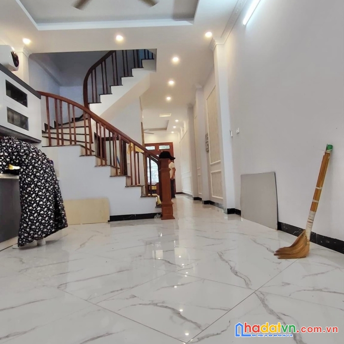 Bán nhà mặt phố giải phóng, 60m2, 5t, thang máy, kinh doanh, ô tô, 14,9 tỷ.