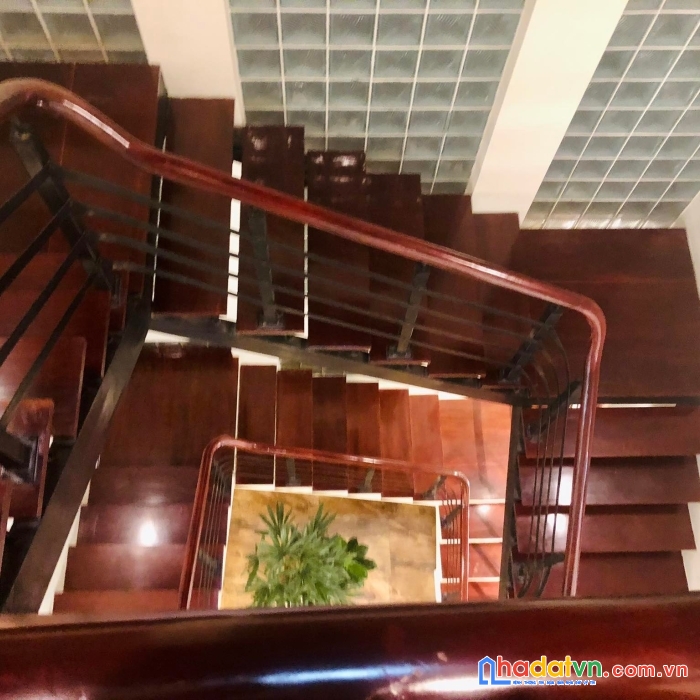 Bán nhà đường láng láng thượng110m 5 tầng ngõ thông nhiều hướng nhà đẹp ở ngay 13.6 tỷ lh