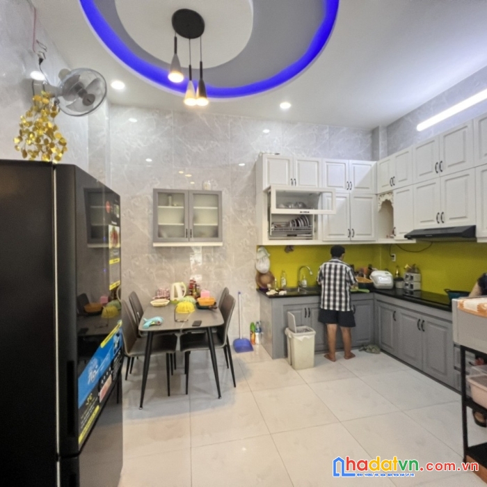 Bán nhà hxh phú trung tân phú,60m2, 5 tầng btct