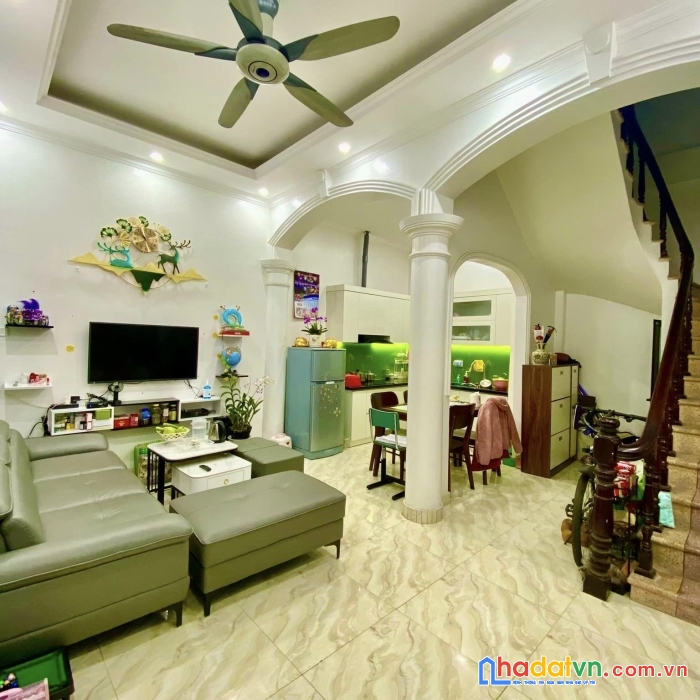 Nhà trương định 35m2,mới,đẹp,ngõ nông,thoáng,giá 3,29 tỷ