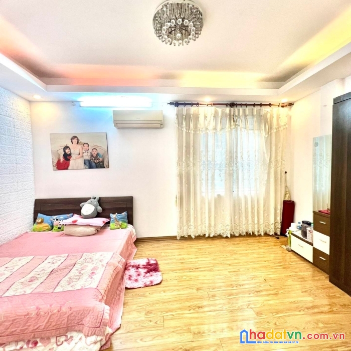 Bán nhà lô góc - 30m ra ô tô tránh - đường trước nhà rộng để xe thoải mái - trung tâm nhất quận