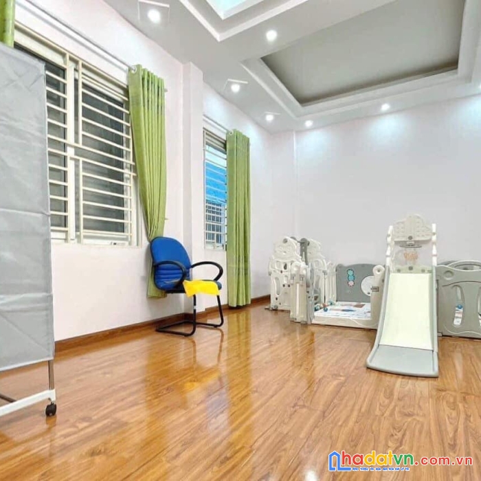 Bán nhà đường láng - ngõ thông - lô góc - sáng thoáng - nhà đẹp - ở luôn - tặng nội thất - sổ
