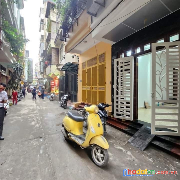 4 tỷ - 50m2 - hộ khẩu chùa láng - đống đa - lô góc 3 thoáng

