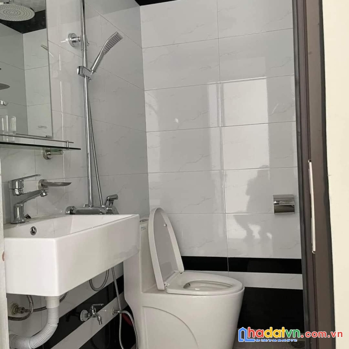 Còn duy nhất 1 căn ngay trung tâm thị trấn
nhà 3 tầng mới, 40m2 tại đản dị - uy nỗ - đông anh.