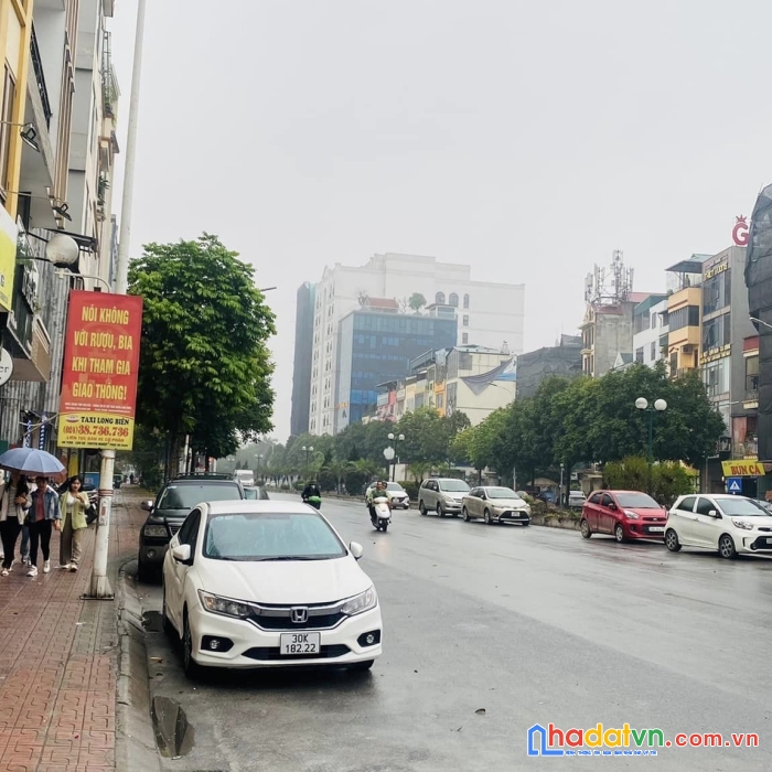 Mặt phố hồng tiến, vị trí trung tâm, thông số siêu đẹp, kinh doanh sầm uất.