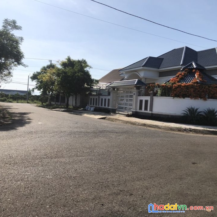 Bán gấp nhà vườn mặt tiền ngay trung tâm 41 đường lạc long quân, thị trấn lộc thắng, bảo lâm, lâm