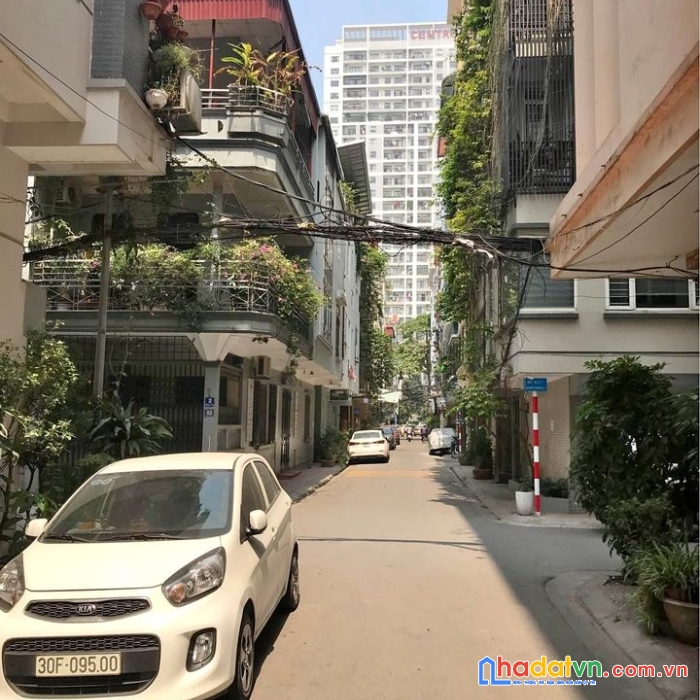 4 tỷ - tt ba đình - 6 tầng thang máy - lô góc - gần phố - ngõ 3m
