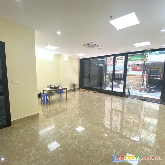 Bán gấp tòa nhà văn phòng xây mới 8 tầng kdt yên hòa.view công viên.giá 39t