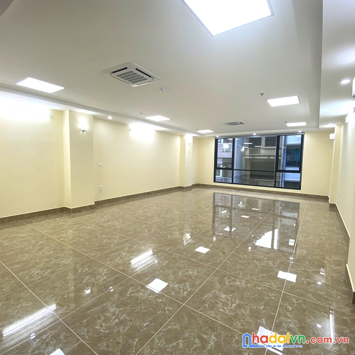 Bán gấp tòa nhà văn phòng xây mới 8 tầng kdt yên hòa.view công viên.giá 39t
