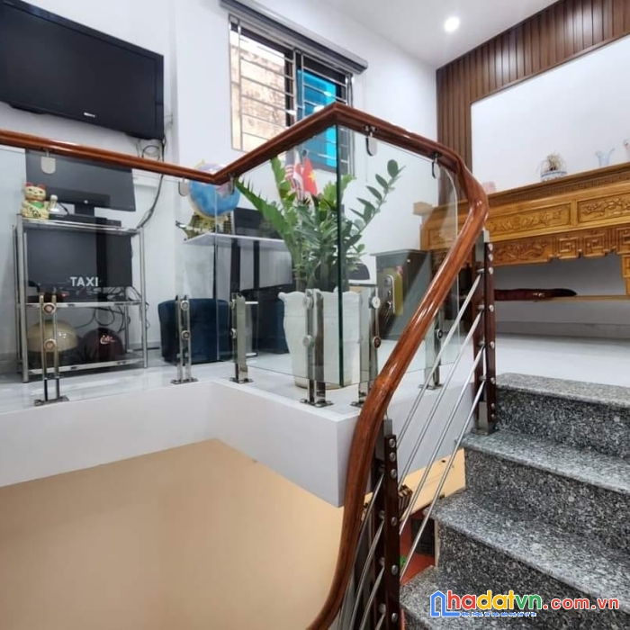 Bán nhà phố cầu đát, xây rất đẹp và tâm huyết