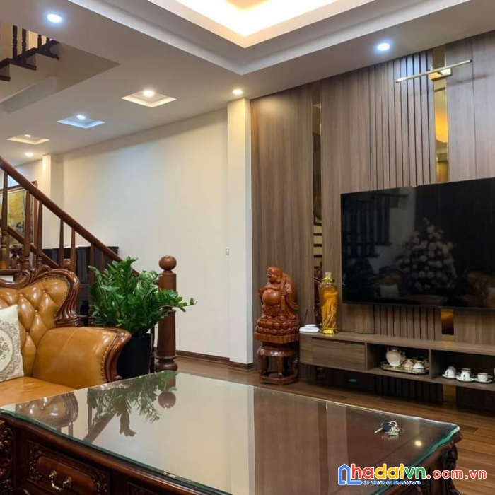 Bán nhà hoàng quốc việt 58m2 phân lô, ô tô tránh, kinh doanh, nhà đẹp hơn 8 tỷ