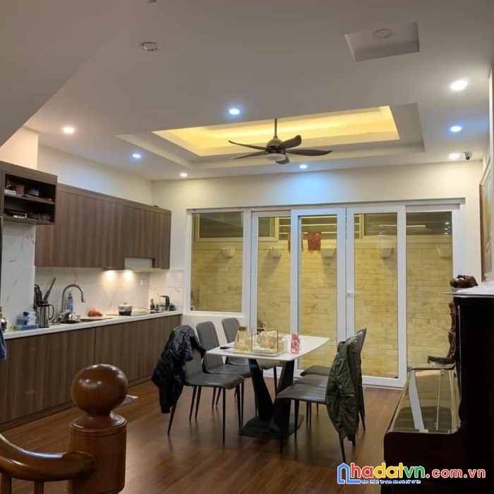 Bán nhà hoàng quốc việt 58m2 phân lô, ô tô tránh, kinh doanh, nhà đẹp hơn 8 tỷ