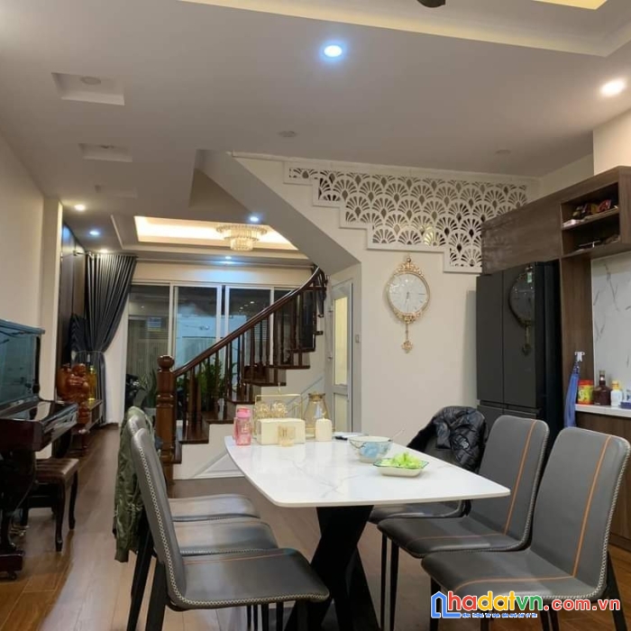 Bán nhà hoàng quốc việt 58m2 phân lô, ô tô tránh, kinh doanh, nhà đẹp hơn 8 tỷ