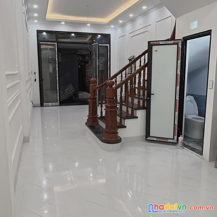 Nhà đẹp phố tôn đức thắng phường hàng bột quận đống đa dt: 43/45m2 5 tầng mt: 4.2m 7 phòng ngủ