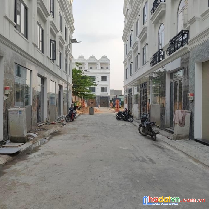 Bán nhà 2 căn liền kề đường hồ văn long, bhhb, 4 tầng, hẻm xe hơi, hẻm 8m, 53m2 chỉ 5 tỷ