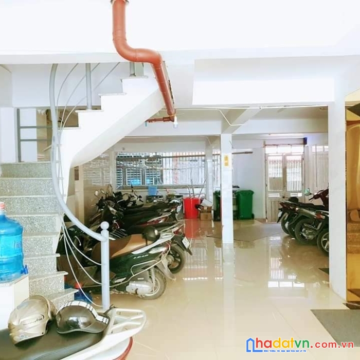 Bán ccmn 8 tầng phùng khoang, ô tô tránh, vỉa hè  kinh doanh sầm uất, doanh thu 200 triệu