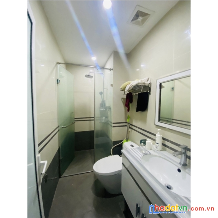 Bán nhà phân lô hoàng cầu, ô tô, vỉa hè 50m2, mt4m, 5 tầng, 13,5 tỷ.