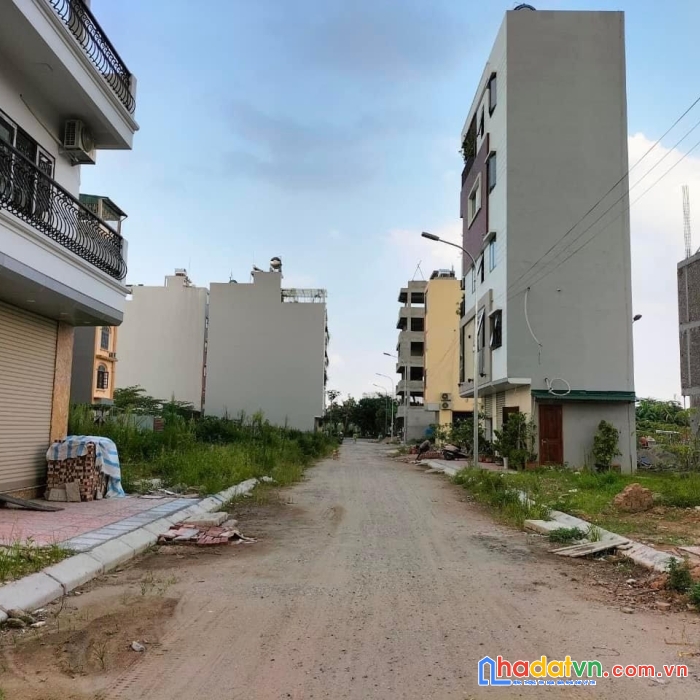 Chủ cắt lỗ bán gấp mảnh đất lô góc p.sài đồng,ô tô vào đất,dt 55m,mt 5.5m,nhỉnh 3 tỷ