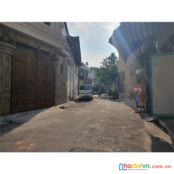 Nhà ngộp tân hương, tân phú – sát chợ, hxh, 105m2, 2 tầng, chỉ 70tr/m2