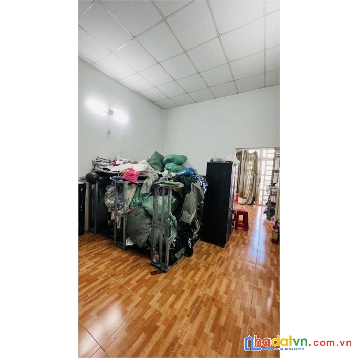 Nhà ngộp tân hương, tân phú – sát chợ, hxh, 105m2, 2 tầng, chỉ 70tr/m2