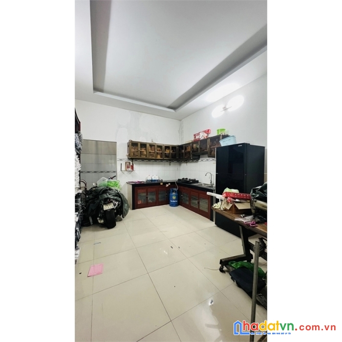 Nhà ngộp tân hương, tân phú – sát chợ, hxh, 105m2, 2 tầng, chỉ 70tr/m2