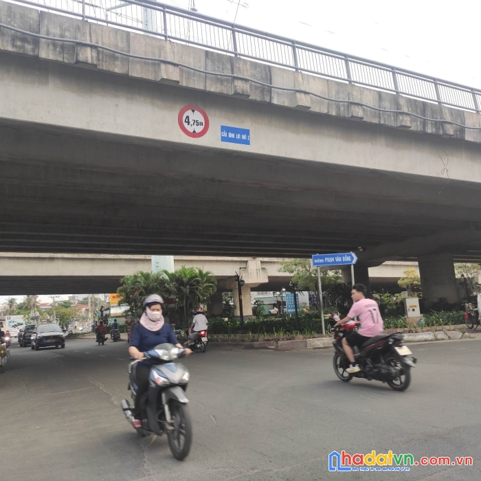Bán nhà mặt tiền phạm văn đồng, q. bình thạnh, 83m2 (5.4m x 14.5m), ngay cầu bình lợi