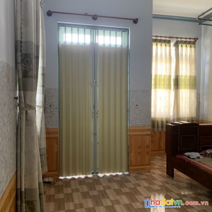 Cho thuê nhà 2 lầu, 5pn, sân 2 oto, gần cây xăng 26, hẻm 6m thông, chỉ 6tr/tháng