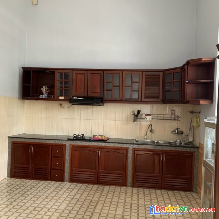 Cho thuê nhà 2 lầu, 5pn, sân 2 oto, gần cây xăng 26, hẻm 6m thông, chỉ 6tr/tháng