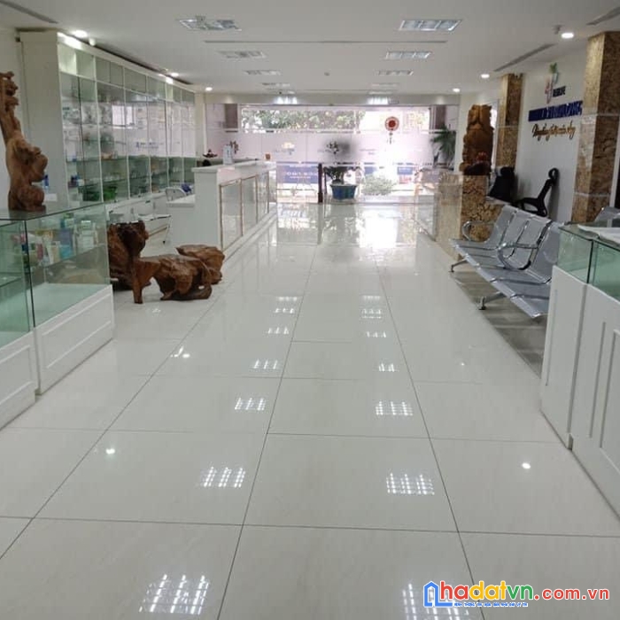 Cho thuê toà nhà kinh doanh văn phòng phố vip quận đống đa 11 tầng giá 700 triệu tháng.