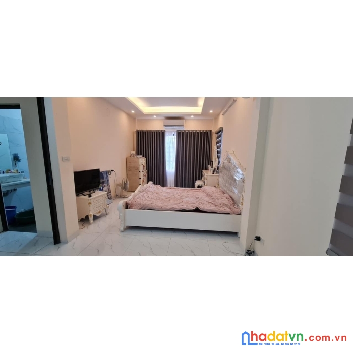 Bán nhà phú diễn 45m2, 5 tầng, mt 4.7m, gía nhỉnh 5 tỷ, gara ô tô, kinh doanh, ngõ thông, hiếm.