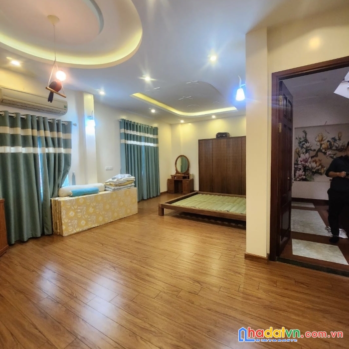 Nhà mới lô góc ga ra ô tô 6 ngủ chợ đồng xa mai dịch hà nội 12 tỷ.