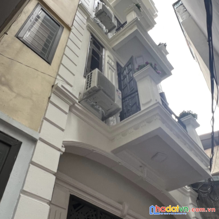 Cần bán gấp nhà khương đình quận thanh xuân 50m2 mt4.3m nhà đẹp ở ngay ngõ ba gác tránh sh