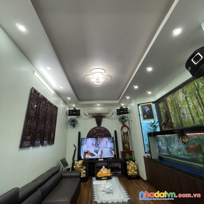 Chính chủ bán nhà mặt phố ba đình ,ô tô đỗ cửa,gần trường, chợ , buôn bán kinh doanh tốt