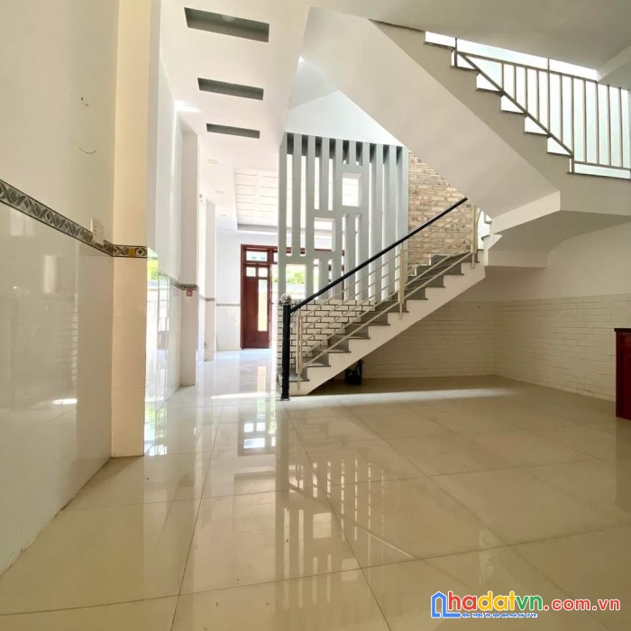 Ngộp bán nhà dt 90m2, 3  tầng phan anh, hẻm xe hơi