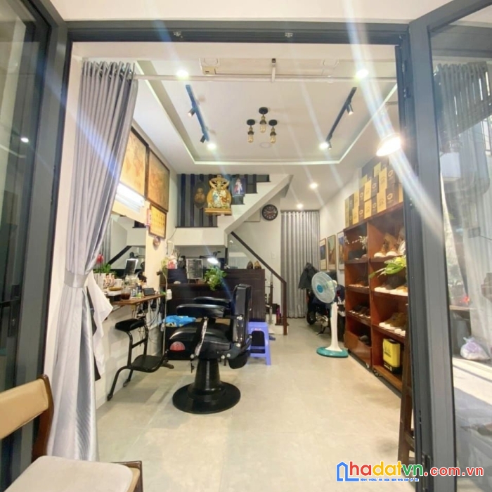 Cần tiền - chính chủ bán gấp nhà đẹp 3 tầng - gần mặt tiền đường - tiếp giáp quận 1 - chỉ 4,3 tỷ