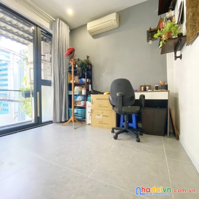 Cần tiền - chính chủ bán gấp nhà đẹp 3 tầng - gần mặt tiền đường - tiếp giáp quận 1 - chỉ 4,3 tỷ