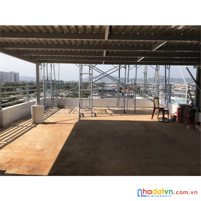 Cho thuê phòng tầng 5 sân thượng, tòa nhà an ninh kđt chí linh p10 tpvt