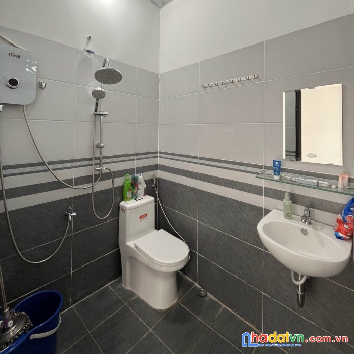 Cho thuê nhà 1 trệt 1 lầu mới p.hoà bình, gần chợ cây chàm chỉ 3tr8/tháng