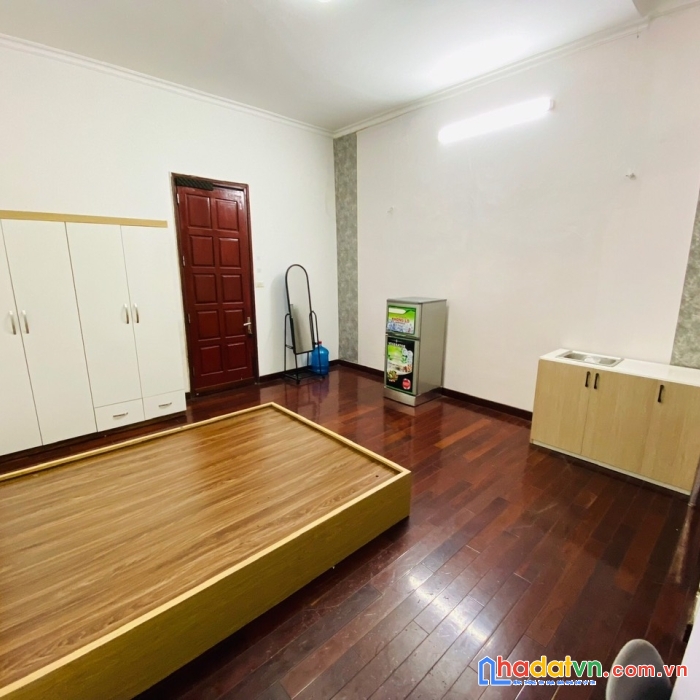 Mình đang có 1 phòng trống tầng 4 bên 77 hoàng cầu