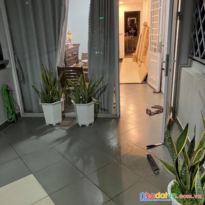 Bán nhà hẻm 8m tân sơn nhì -tân phú 51m2 x2 tang chỉ 5.x tỷ