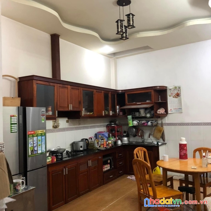 Mặt tiền chợ - xe tải thông - 3 tầng - vuông vức - thuận tiện kinh doanh - bán gấp chốt nhanh.