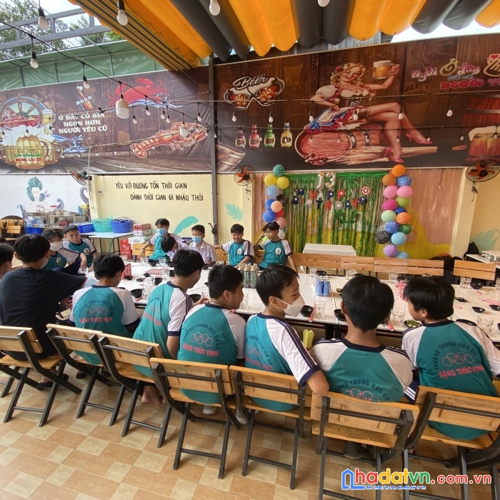 Sang quán nhậu nằm ngay cầu rạch tra hóc môn , liên hệ: 0961395476