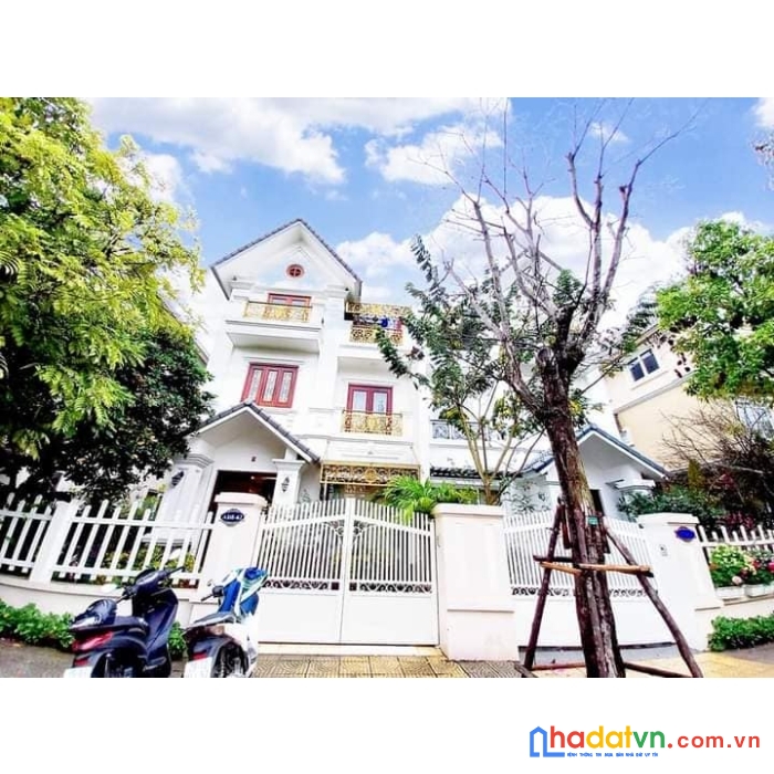 Bán biệt thự võ chí công - xuân la - tây hồ. dt 200m2. mt 12m. giá 40 tỷ